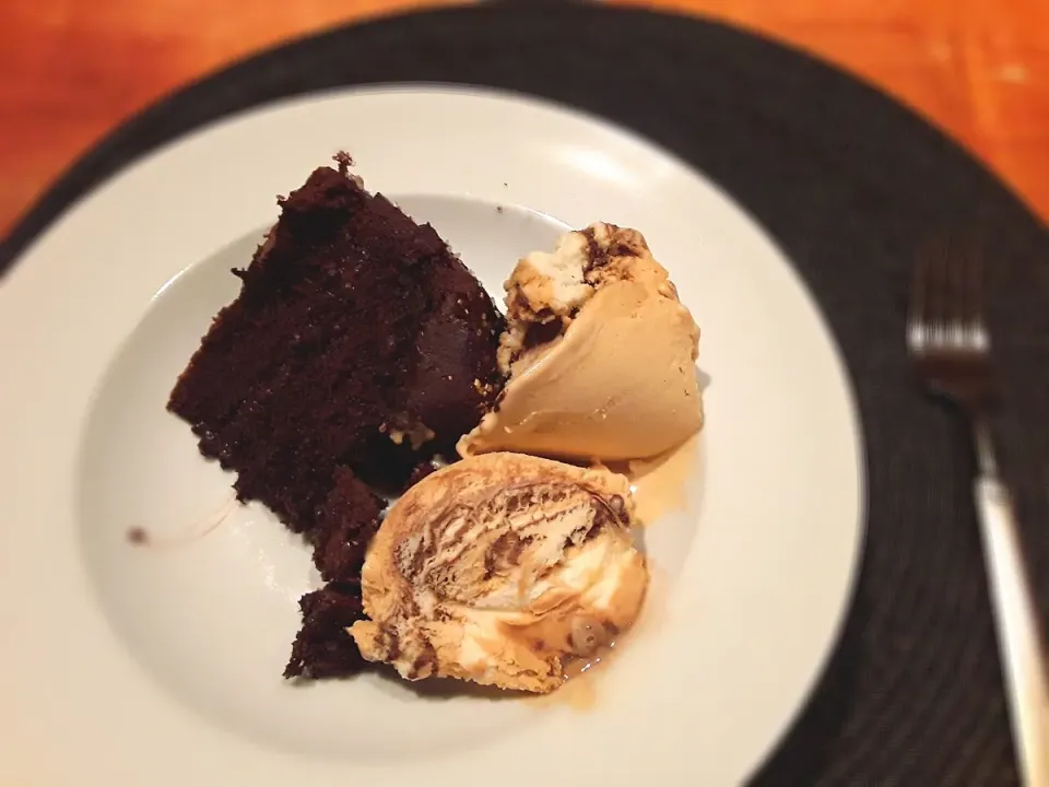 Chocolate cake with ice cream|Bellaさん