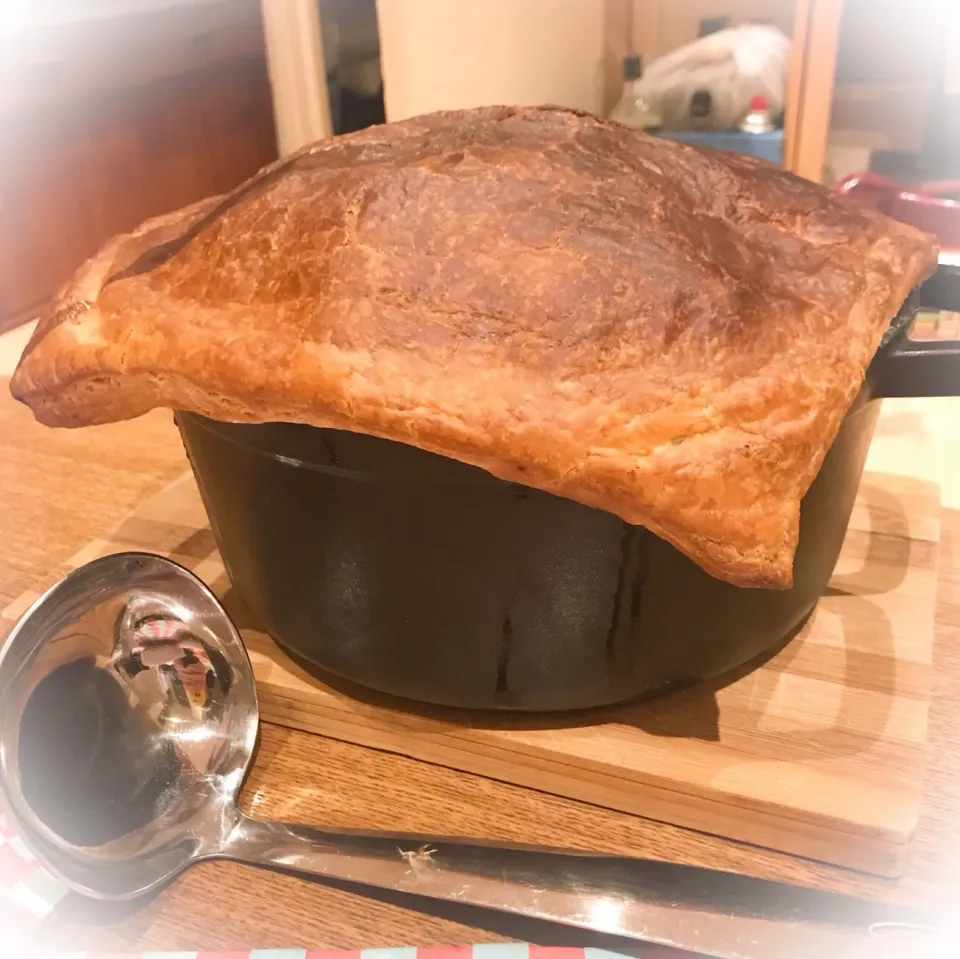 ラムシチューでポットパイ🥧|YOさん