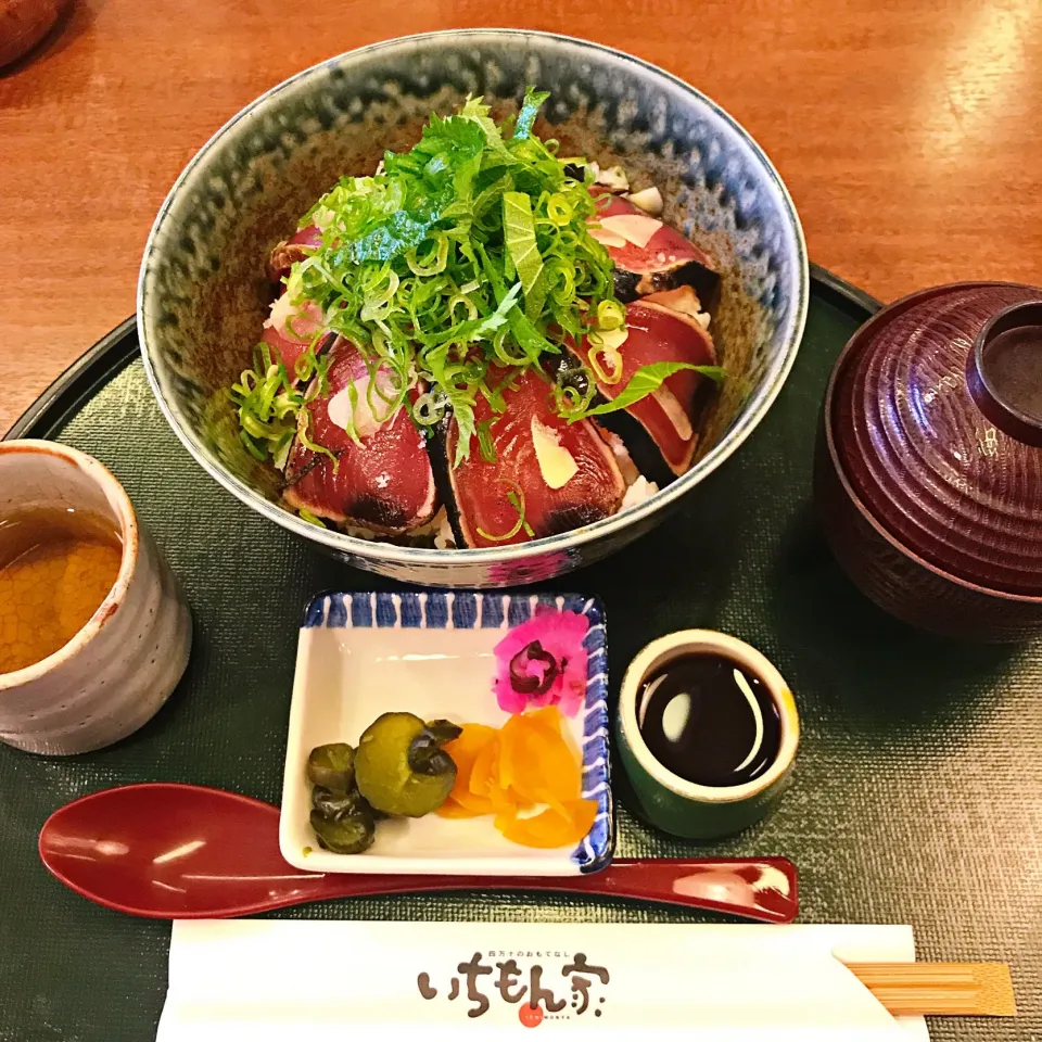 鰹たたき丼|ち〜おんさん