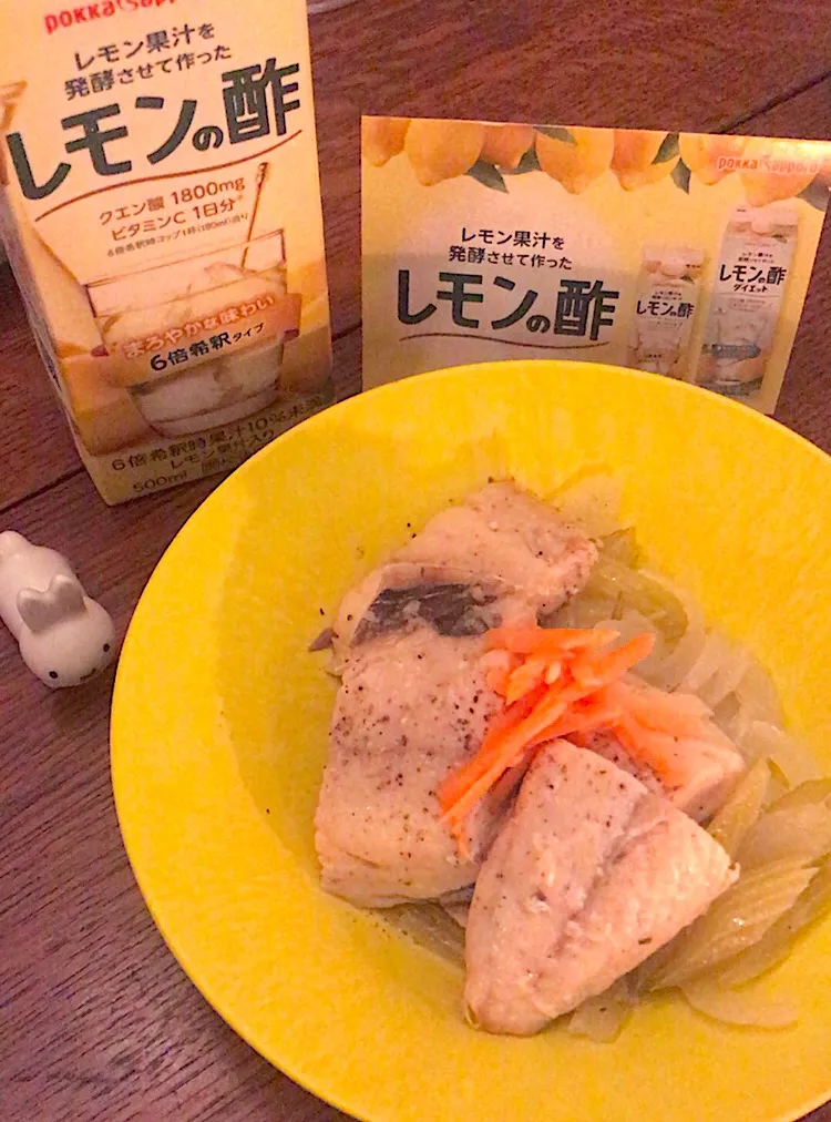 Snapdishの料理写真:晩ごはん #レモンの酢 #鯖のレモン煮 #レモンの酢 を使って簡単に|小松菜さん