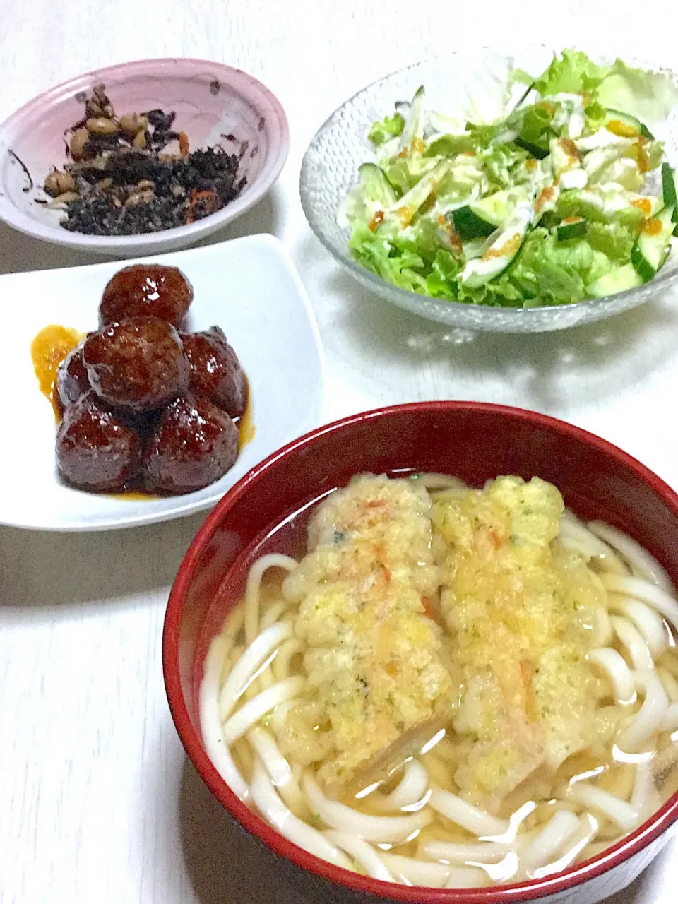 Snapdishの料理写真:ちくわ天うどん、肉団子、ひじきの煮物、おろしゴマだれサラダ|Ayaさん