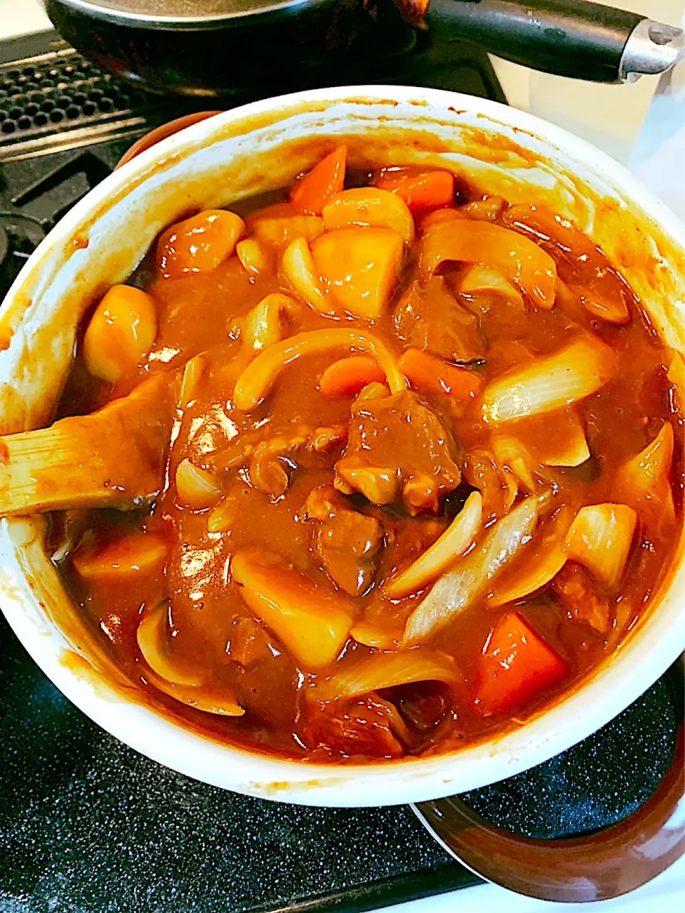 実家の玉ねぎたっぷりカレー🍛
子供用に甘口っW(`0`)W
辛いの食べたいっ！！|良太さん