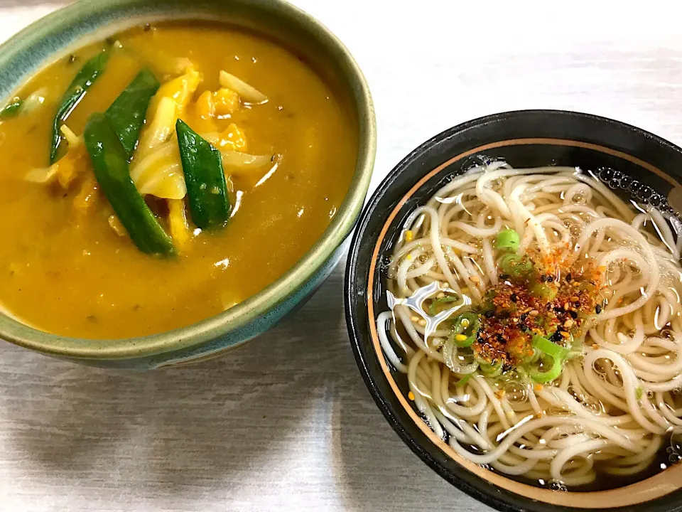 油揚げのカレー丼どミニかけ蕎麦で今日の昼を生きる🍛🍜 肉の入っていないカレーも結構いけますのよ🤗|にゃあ（芸名）さん