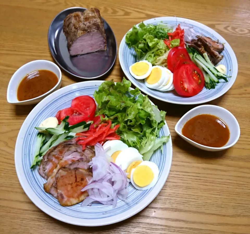 Snapdishの料理写真:『しっとりチャーシュー♪ 低温保温するだけ！朝仕込んだらそのまま晩ごはん』|seri-chanさん