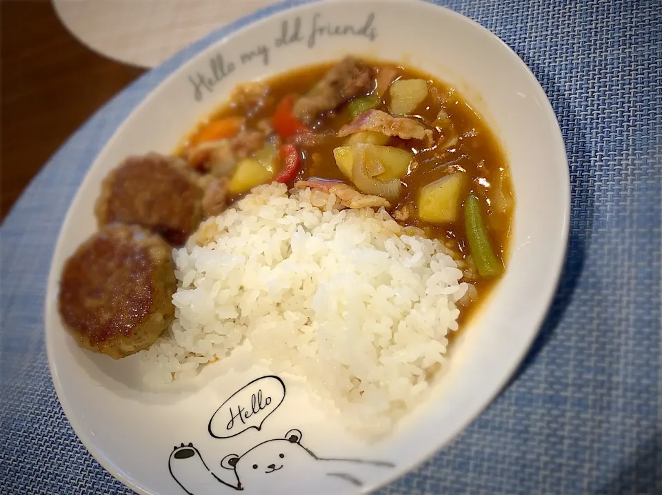 Snapdishの料理写真:子供が大好きハンバーグカレー🍛|sato_sanさん