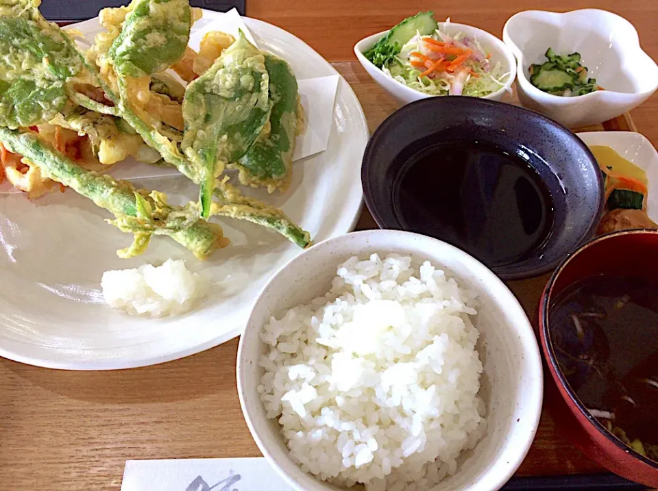 Snapdishの料理写真:天ぷら定食|utayataさん