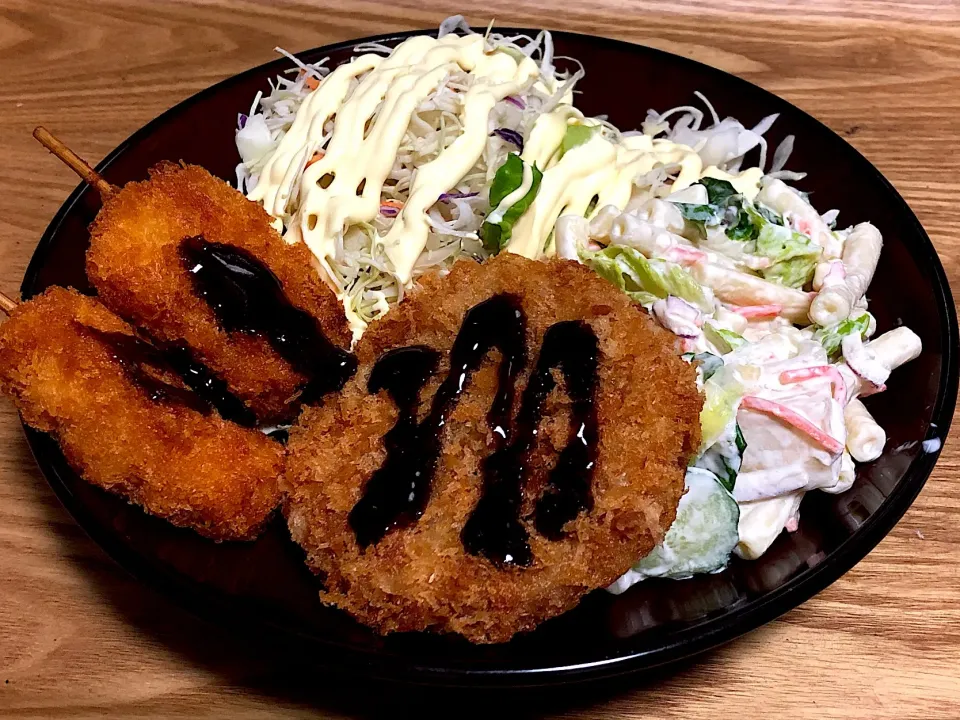 今日の夕食
☆ハムカツ
☆豚肉と玉ねぎの串カツ
☆マカロニサラダ
☆ミックスサラダ|まぁたんさん