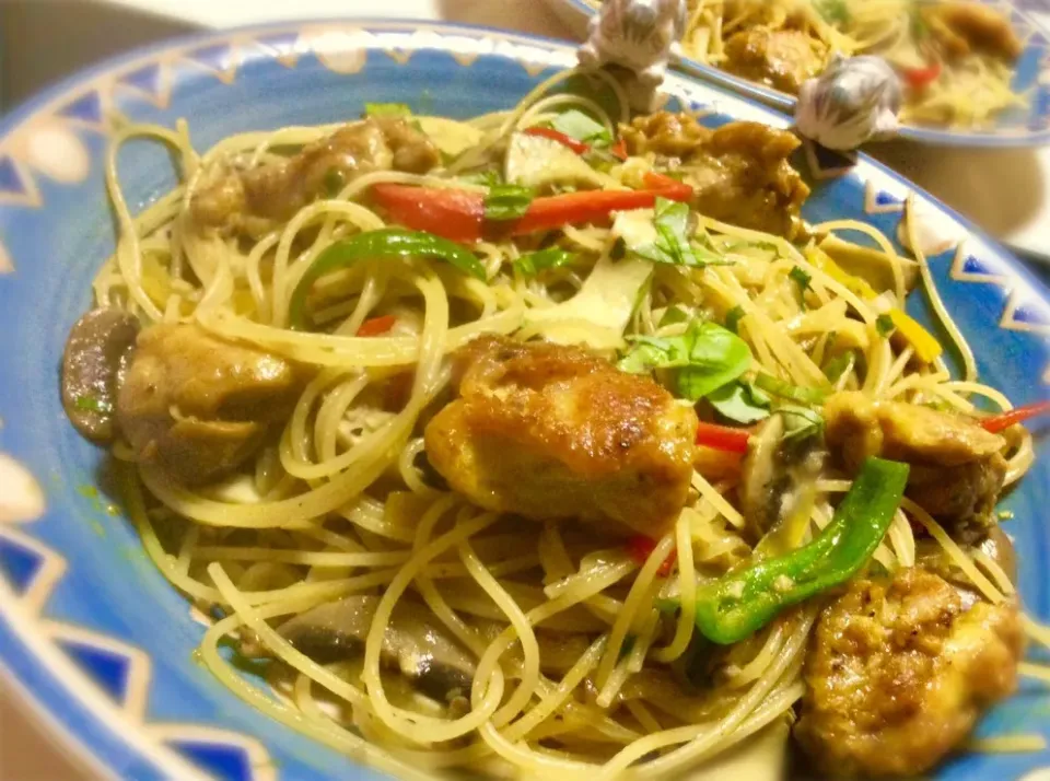 カレー味のパスタ
鶏肉はじっくりカリカリに焼いてカレースープで半身浴煮込み|Takeshi  Nagakiさん