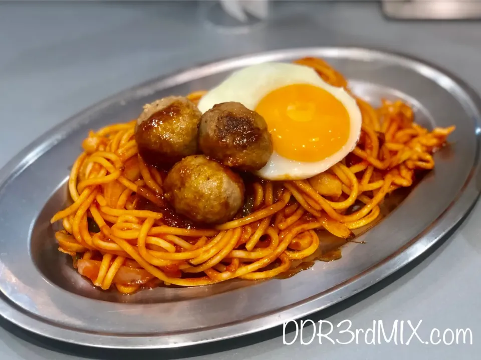 スパゲッチパーラーマルハチでスパゲッチ目玉焼き&HACHIボールのせナポリタン|ddr3rdmixさん