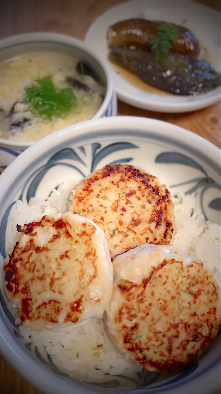 夕ご飯のメニュー【つくね丼・ナスの煮びたし・キクラゲと卵のスープ】|ｌａｖｅｎｄｅｒｆ❜mさん