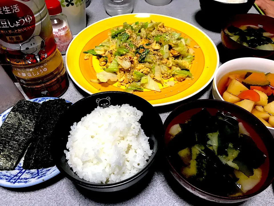 Snapdishの料理写真:海苔を大量に食べた #夕飯 お粥白米、おかか玉子キャベツ塩マヨ炒め胡麻のせ、大根ワカメ味噌汁、カボチャ人参じゃが煮物|ms903さん