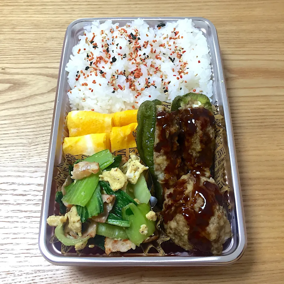 水曜日の旦那さんのお弁当☺︎ #お弁当記録  #玉子焼き #チンゲンサイとベーコンと卵炒め  #ピーマン  #しいたけの肉詰め|むさけんさん