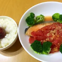 旨味が溶け出した煮汁も美味しい！ 鮭のトマト煮|yuiさん