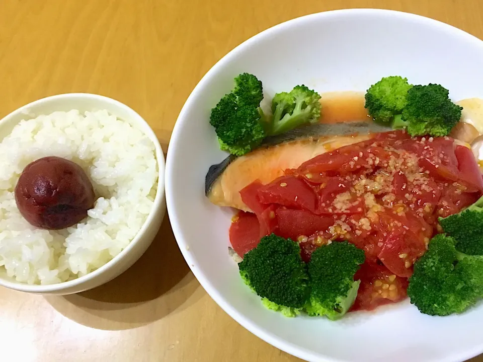 旨味が溶け出した煮汁も美味しい！ 鮭のトマト煮|yuiさん