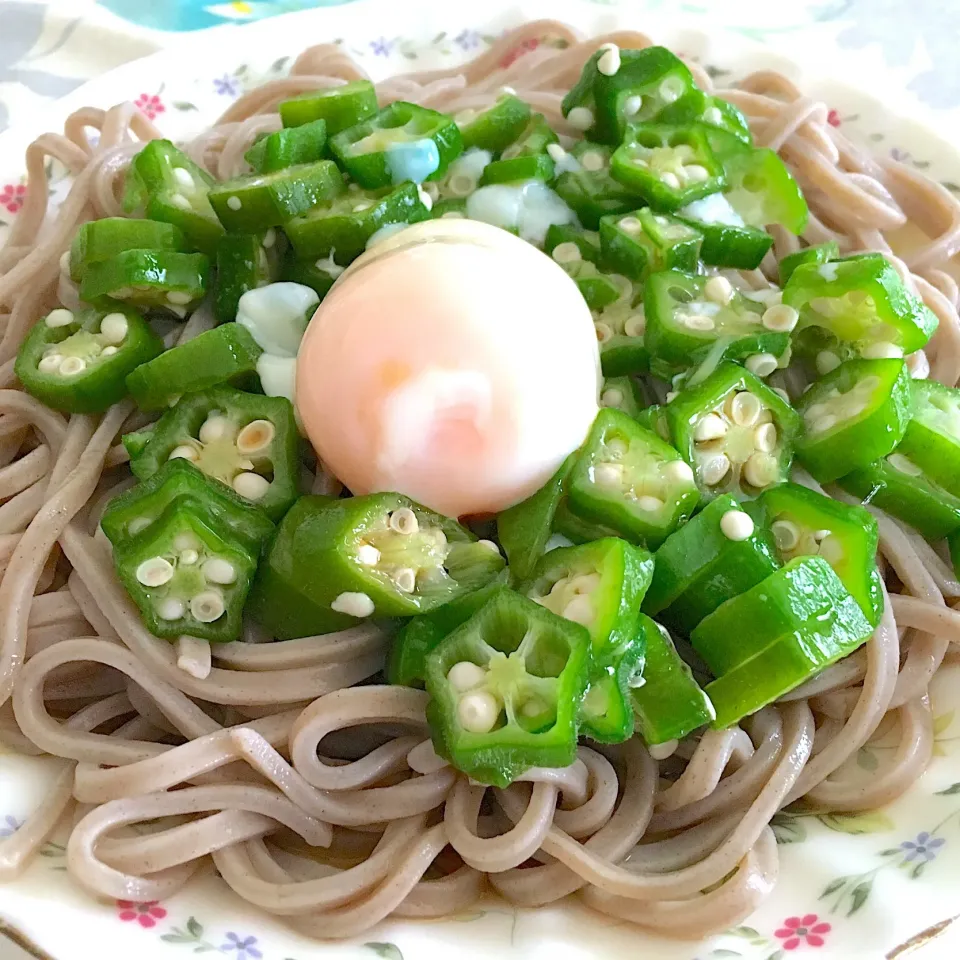 Snapdishの料理写真:おくら温玉ぶっかけ蕎麦|yummyさん