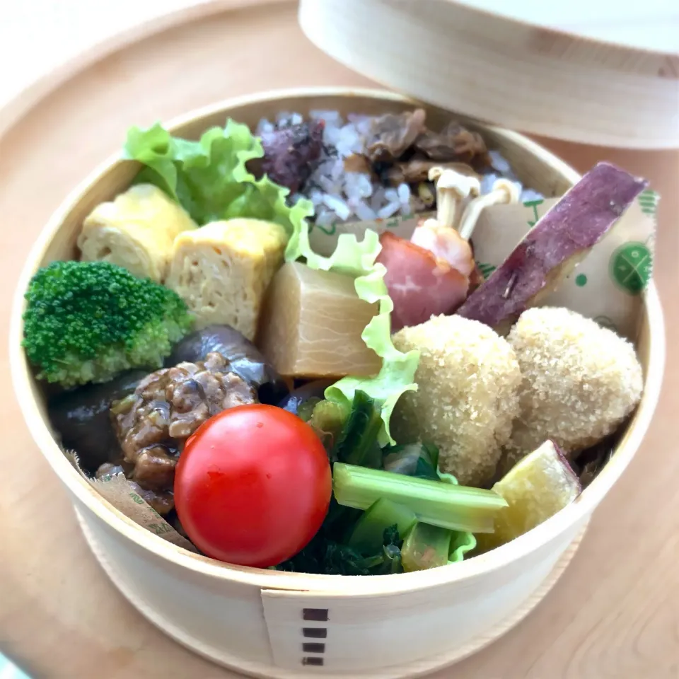 Snapdishの料理写真:令和元年6月12日(水) お弁当
ちょっと手抜きで市販品のチキンナゲット|みかりんさん