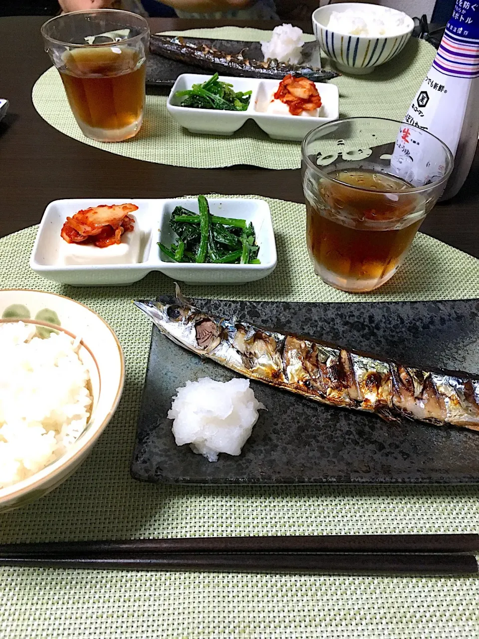 Snapdishの料理写真:秋刀魚の塩焼き
小松菜の胡麻和え
キムチのせ冷奴|ちぐあささん