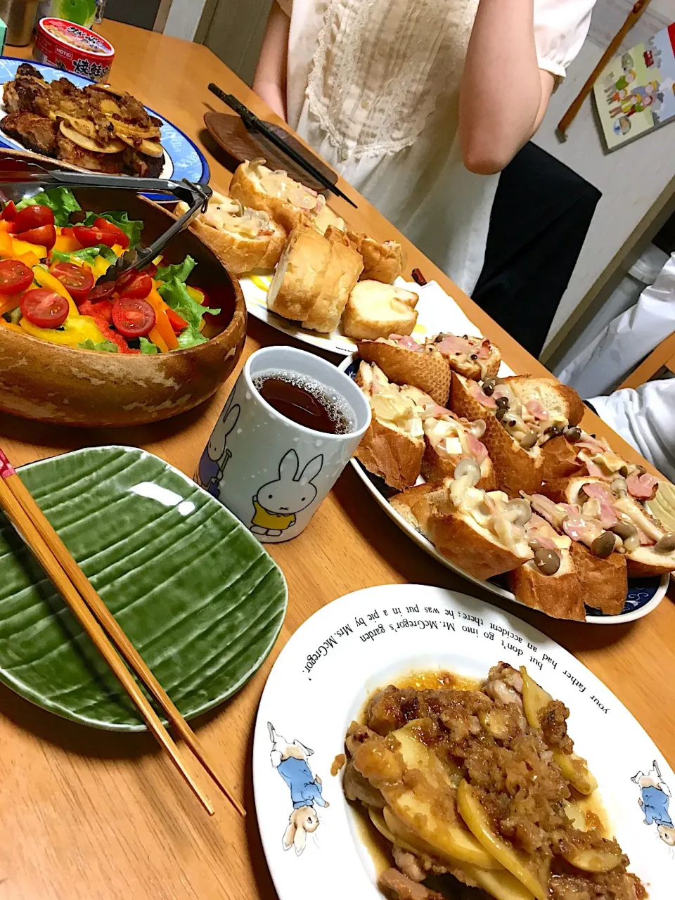 アップルジンジャーチキン🍎
カマンベールときのこのブルスケッタ
サラダ🥗|ちぐあささん