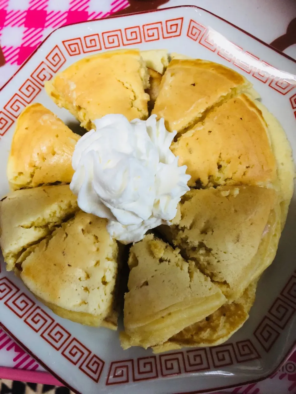 昼間におやつをホットケーキのもとを、
なんちゃってどら焼
塩蒸しパン🍓いちごジャムと
生クリームを、
まぜまぜサントの上に生クリームをのせました!!
作って見ましたよー(‥ )ﾝ?
3時のおやつを作ったものを、おやつに皆で…食べました☻ок(๑ ｰ̀εｰ́ ๑)ブｩ｡｡｡✧✧|Rioさん