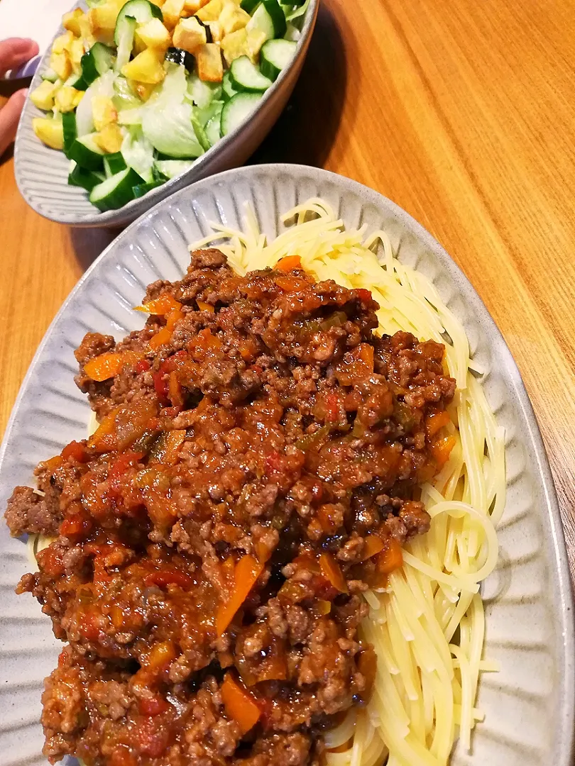 手作りミートソーススパゲティ＆揚げじゃがとズッキーニの箸が止まらないサラダ|pigmegさん