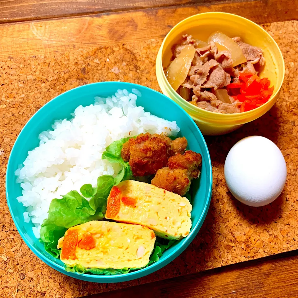 【お弁当】後のせ牛丼＆ポテサラオムレツ＆鶏もも唐揚げ|ぽりんさんさん