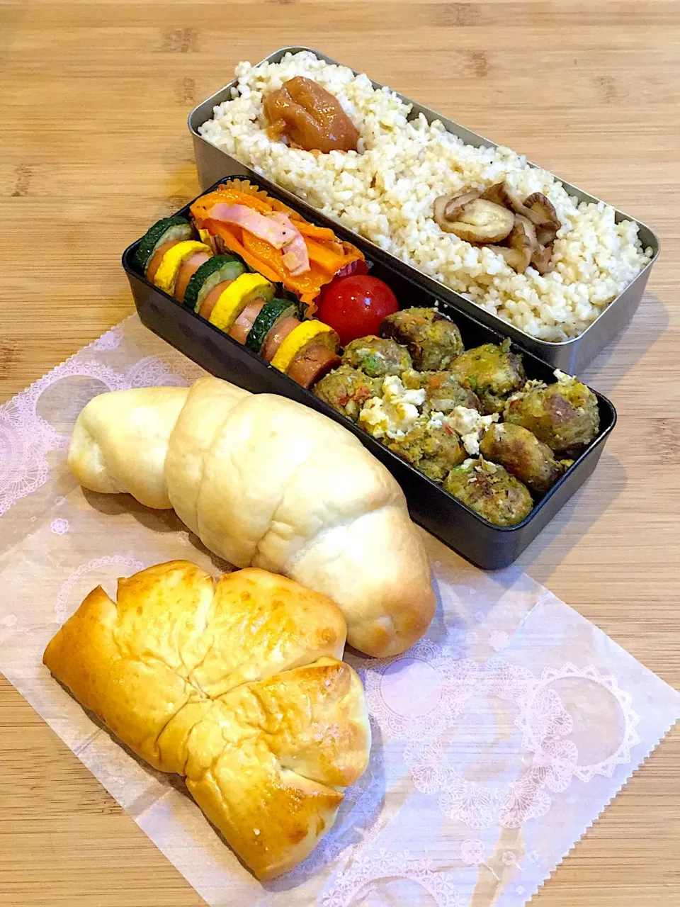 6/13の息子くん弁当🍱
車内用あさごぱん🥖
#弁当 #朝食  #手作りパン  #パン  #あさごぱん|ままみさん