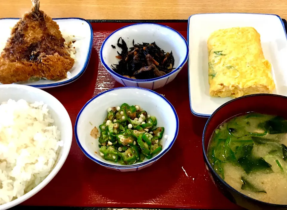 今日のランチ
#まいどおおきに食堂
・鯵フライ・ネギ入卵焼き
・ひじき煮・オクラ|mottomoさん