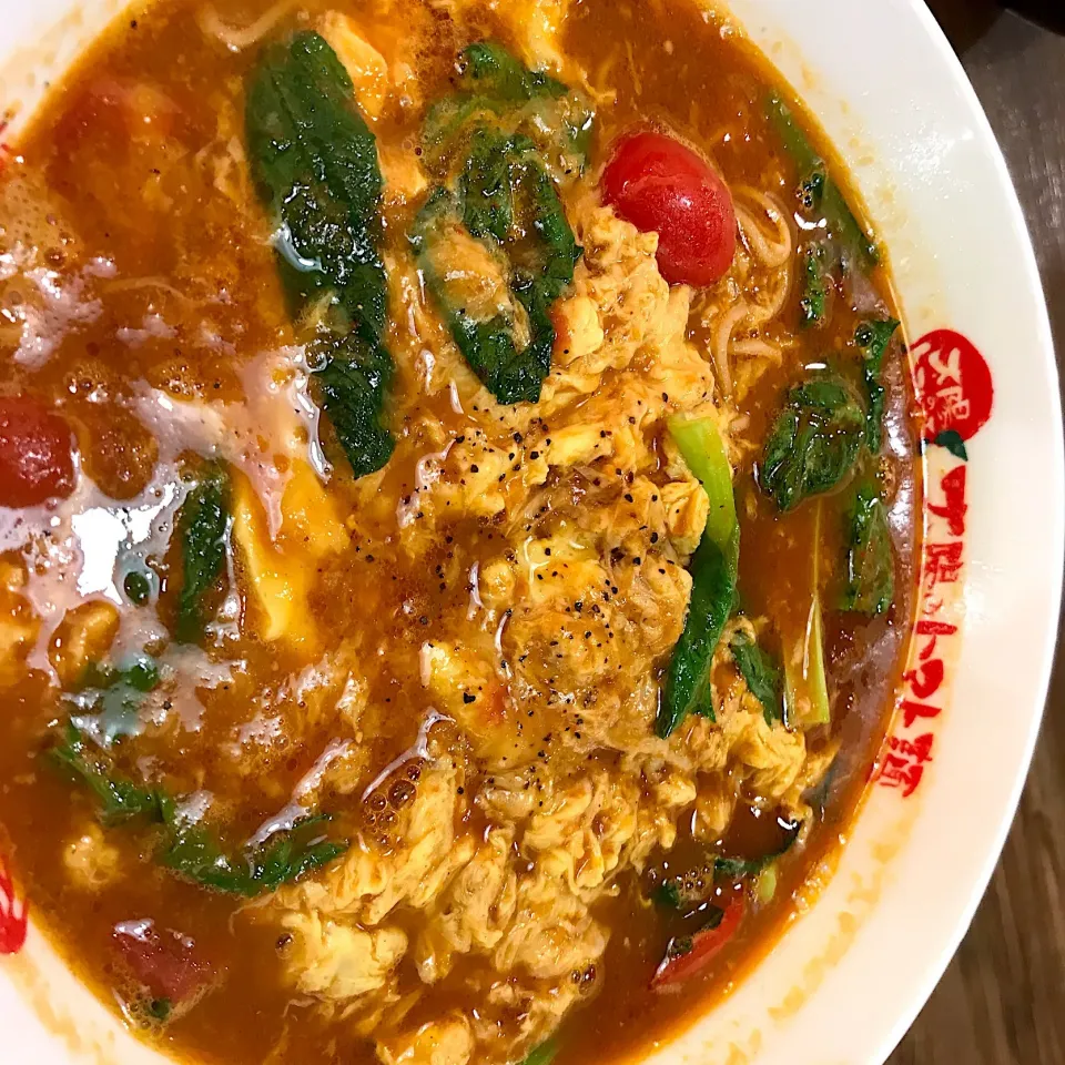 番茄咖哩滑蛋拉麵 Tomato curry ramen
 #taipei|Yinfanさん