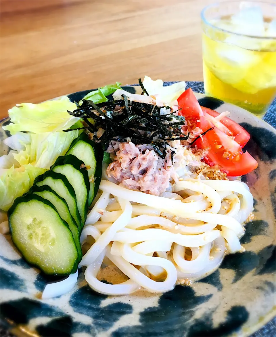 今日のお家で一人ランチは、冷んやりサラダうどん✨|ミッチ☆ママさん