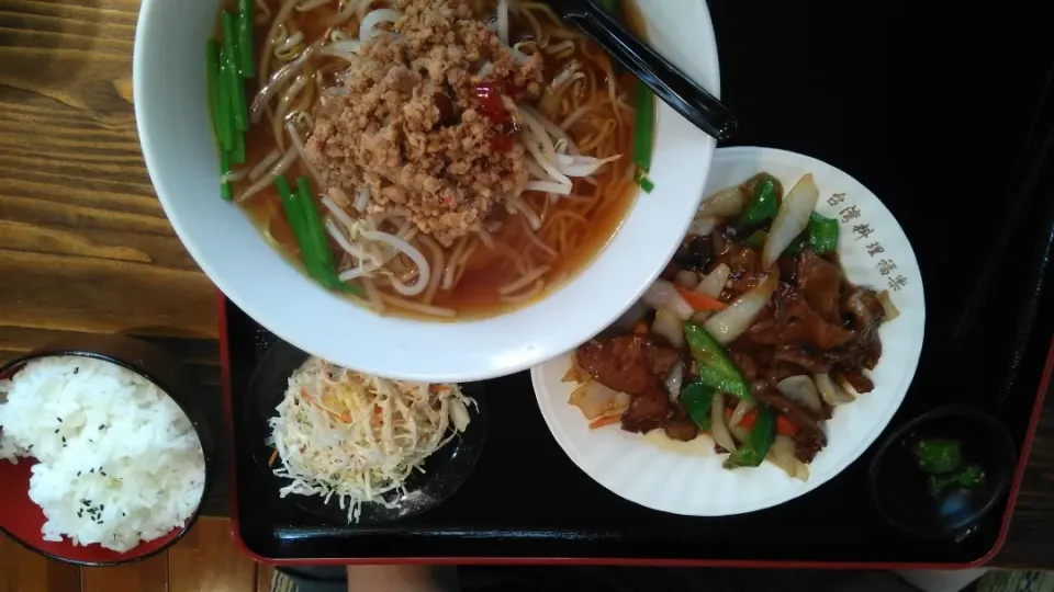 台湾料理！福楽さんへ行きました😆
台湾ラーメンと豚レバー玉ねぎ炒めランチです♪|すず(*^^*)さん