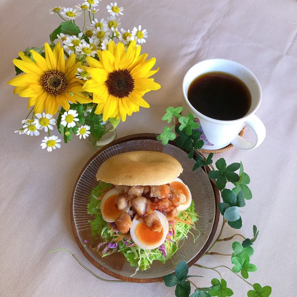 Snapdishの料理写真:6/13❤︎塩ぼんじり焼鳥&味付け卵ベーグルサンド🥪
#晩ごはん #おうちごはん #おうちカフェ #ぼんじり #味付け卵 #ベーグル #ベーグルサンド #自家製サンド|Makinsさん