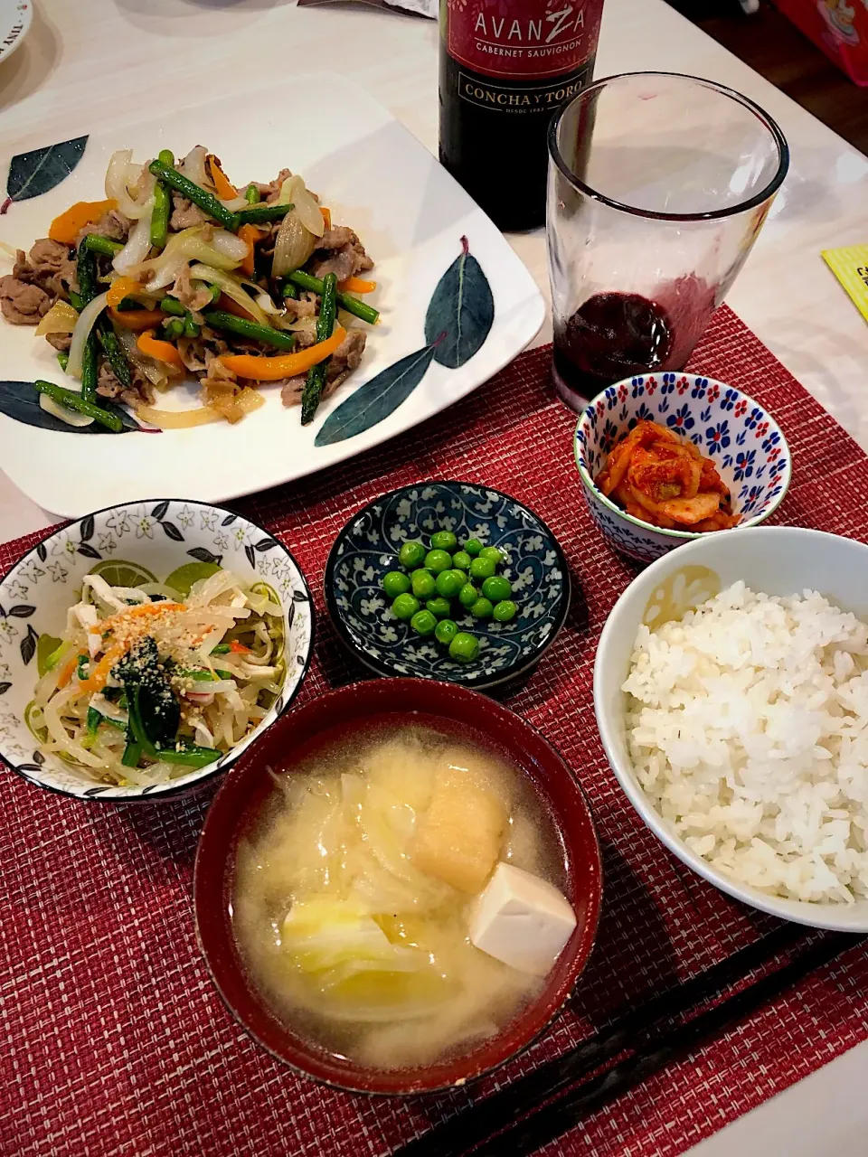 野菜炒め  もやしのナムル  味噌汁  キムチ  豆|キヨさん