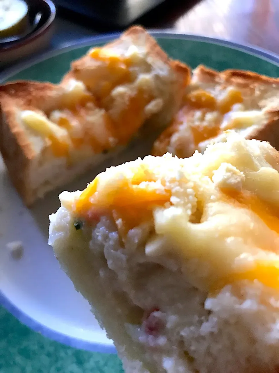 Snapdishの料理写真:上大岡生食パンで グラタン風チーズパンに🍞|シュトママさん