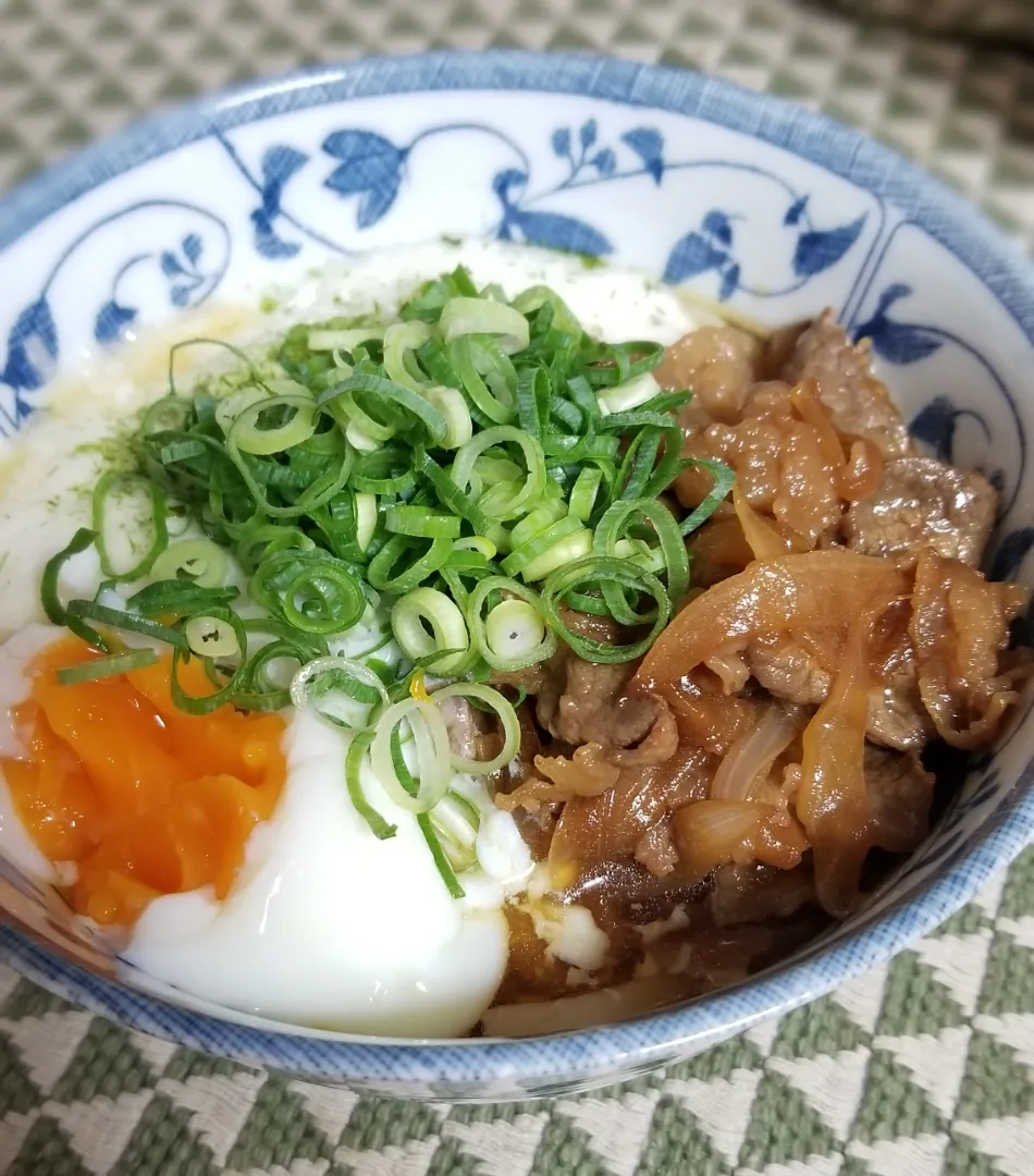 Snapdishの料理写真:牛とろ玉うどん|🍴ナッペKさん