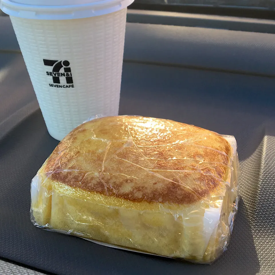 朝ごはん☀️☀️☀️断酒63日目
ヤマザキの厚焼き玉子風蒸しパン|ぽんたさん