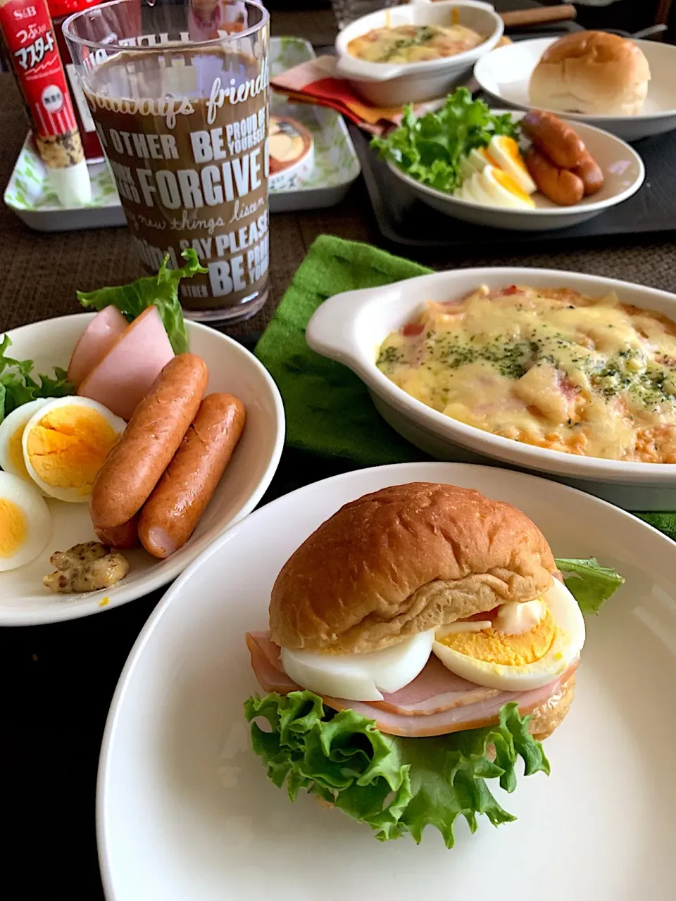 Snapdishの料理写真:頑張らない普通のご飯☆6/14朝ごはん
     お好きに挟んで召し上がれ〜
#朝ごはん#グラタン#ロカボパン#糖質制限中#1型🔰|あきさん