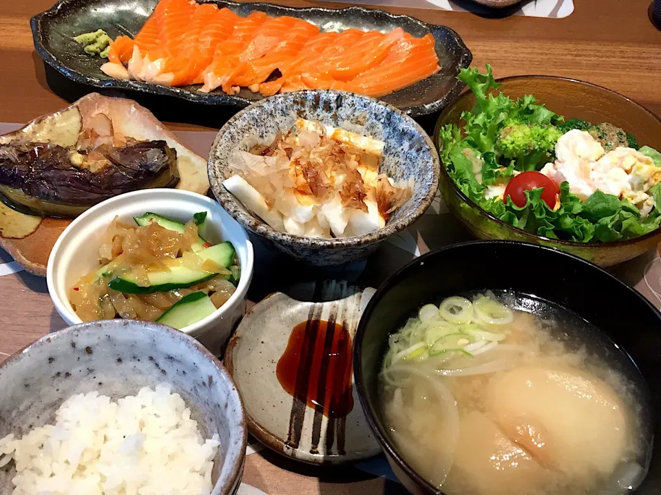 晩御飯
サーモン刺身、|かよちゃんさん