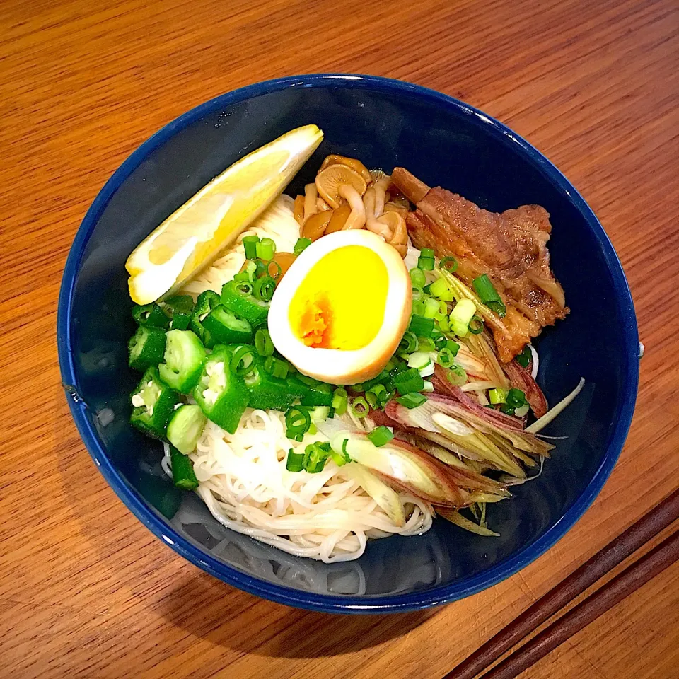 Snapdishの料理写真:ソーキそばみたいだけど冷そうめん|くろあおさん