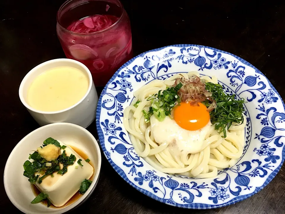 Snapdishの料理写真:かぴかぴさんちの晩御飯  6/13 ぶっかけうどん、茶碗蒸し、冷奴、酢玉ねぎ❤️|かぴかぴさん