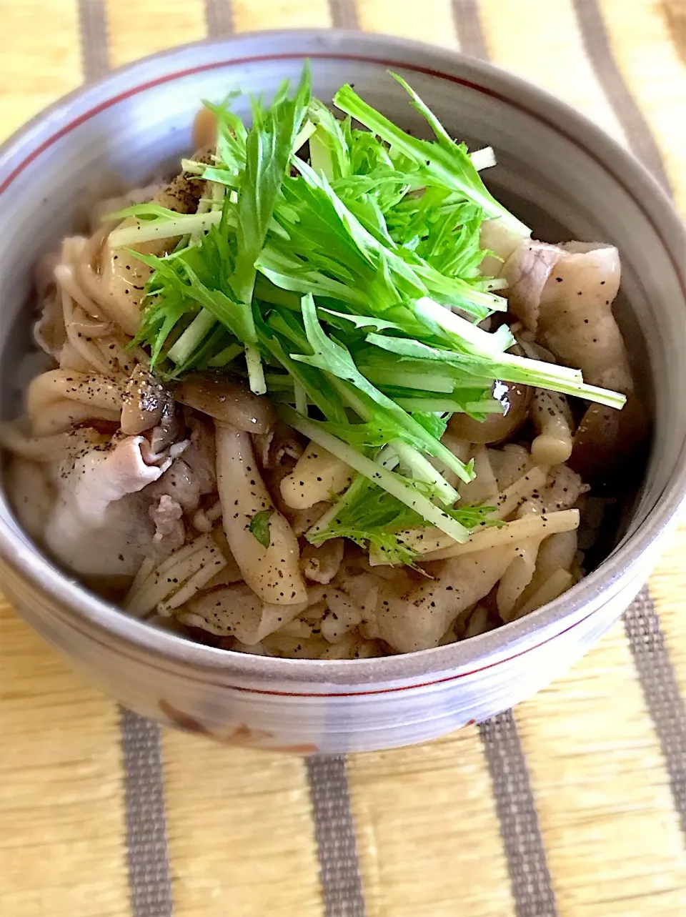 豚しゃぶ肉のきのこあんかけ丼|しづか御膳さん