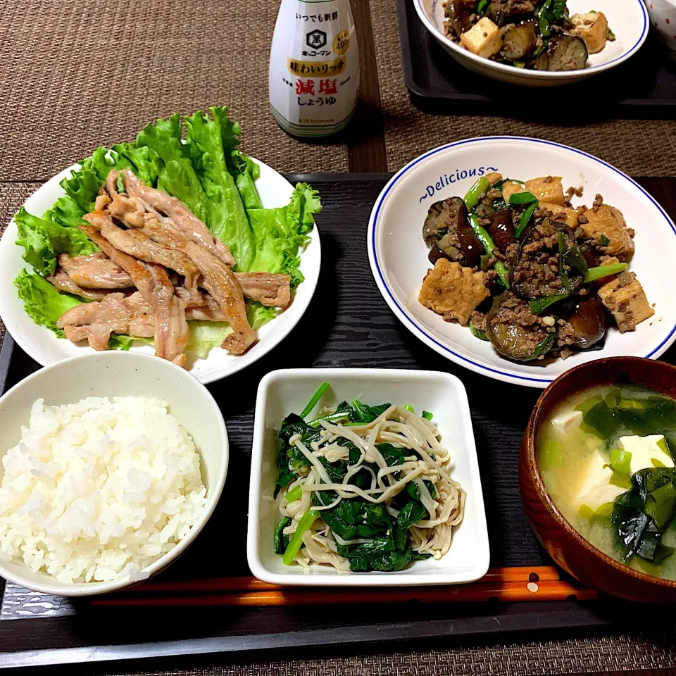 Snapdishの料理写真:頑張らない普通のご飯☆6/14夜ごはん
   消費期限手前の食材たちで3品
 #夜ご飯  #定食風  #糖質制限中 #1型🔰|あきさん