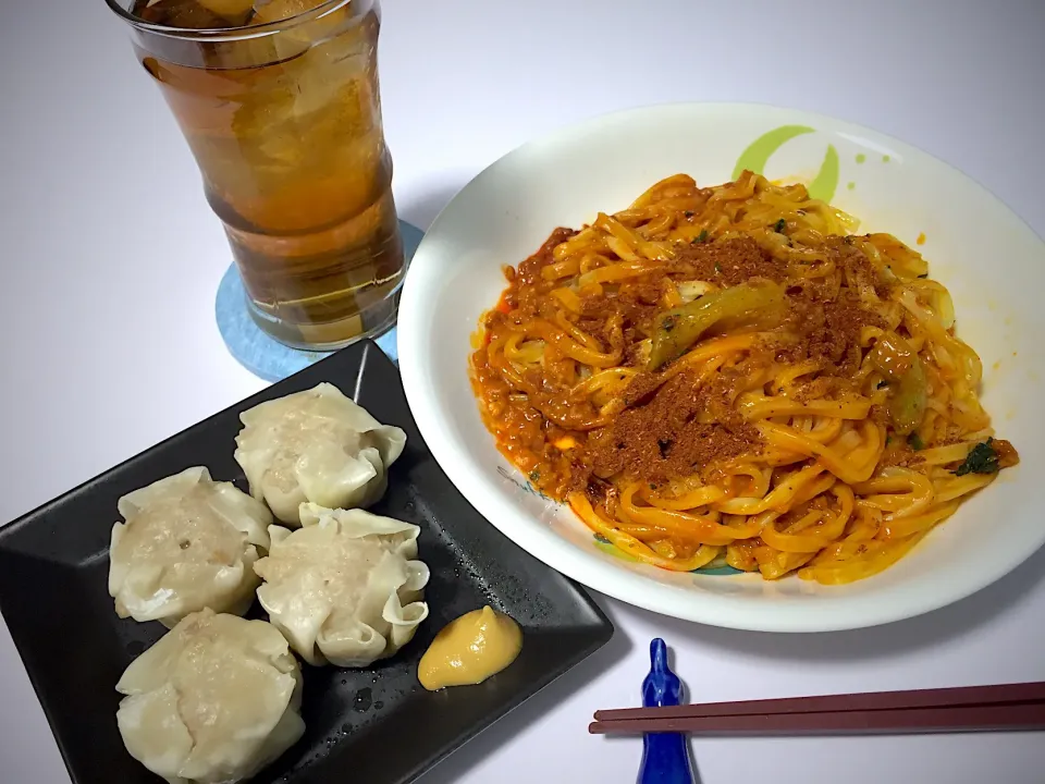 今宵は、汁なし坦々麺とか🍜
#汁なし担々麺 
#肉焼売|Kojiさん