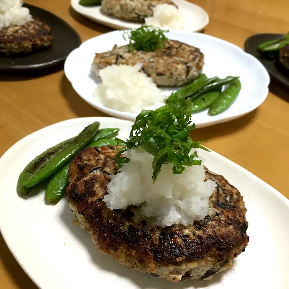 Snapdishの料理写真:豆腐入り和風ハンバーグ
おろしぽん酢が美味しい💖
2019.6.14|Yu Yu mamaさん