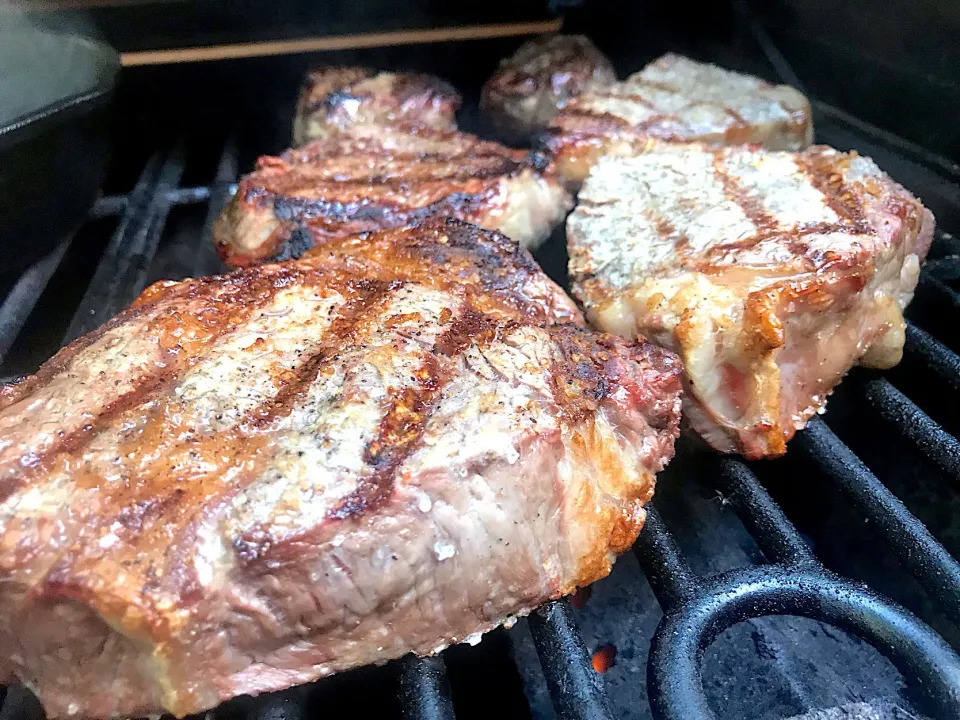 Grilling steaks|TJ McAfoosさん