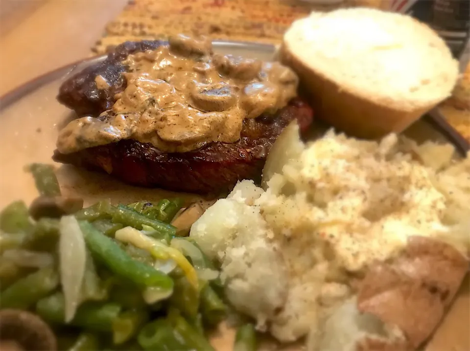 Grilled steaks with sautéed green beans and baked potato|TJ McAfoosさん