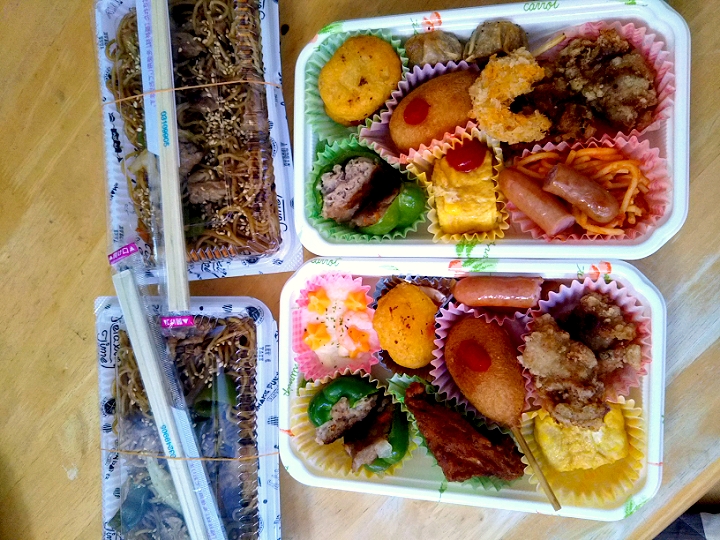 双子弁当使い捨てお弁当箱でとのことでおかずいっぱいにしました Sakuraちゃん Snapdish スナップディッシュ Id E0af0a