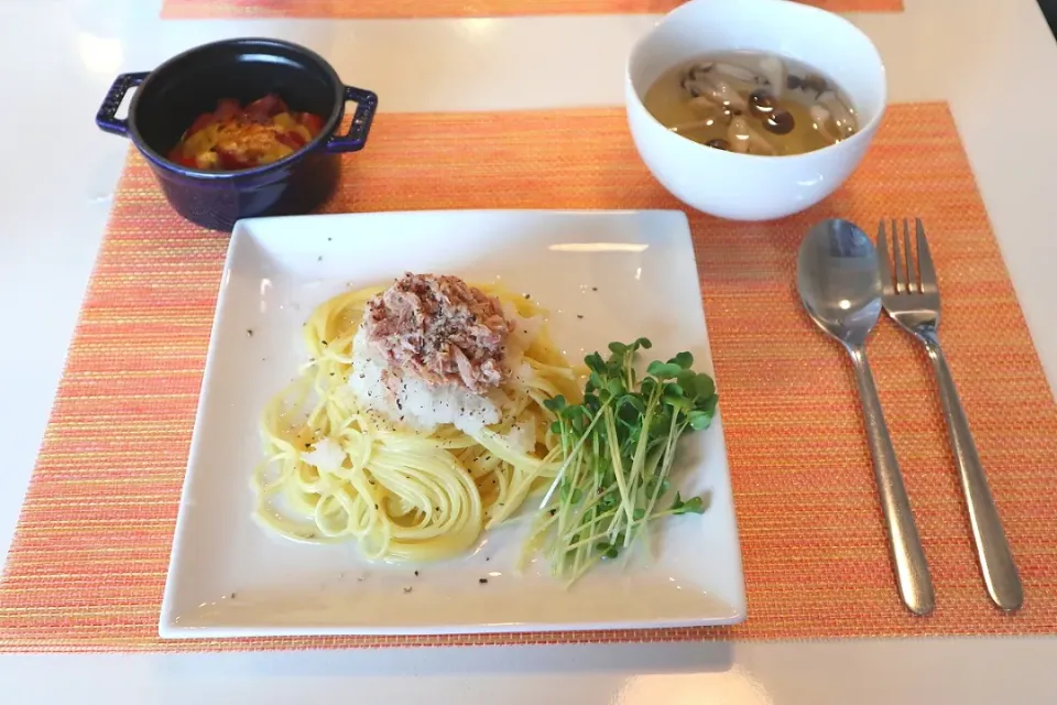 今日の昼食 大根おろしとツナの塩麹パスタ、ミニトマトのタルタルソース焼き、きのこの白だしスープ|pinknari🐰🌈さん