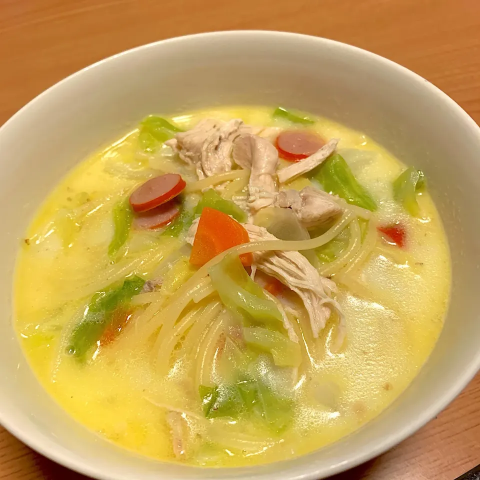 Snapdishの料理写真:Sopas ✨
philippine🇵🇭 pasta chicken soup🍲✨|jasminさん