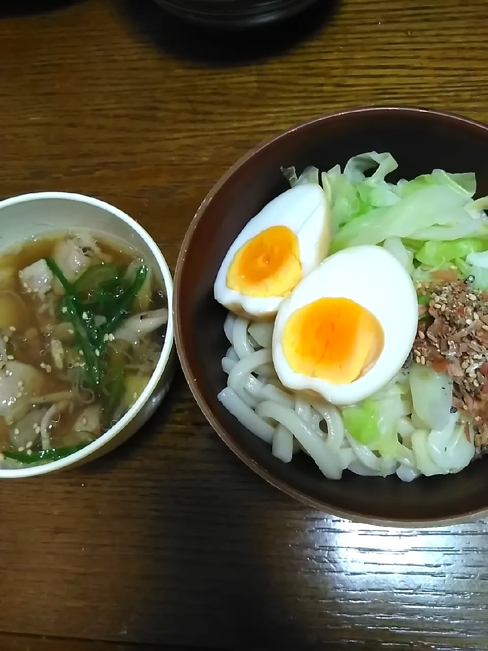 つけうどん😆
鰹だしと昆布だしを聞かせてつけ汁を作りました♪
魚介粉は、成城石井のイワシとかつお節、ごまをフープロにかけただけ〜(^O^)/
あっさり味のつけうどんです!|すず(*^^*)さん