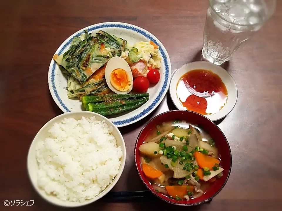 Snapdishの料理写真:今日の晩ご飯だよ(*^^*)
★チヂミ
★ポテサラ
★オクラの煮びたし
★豚汁
★焼酎水割り|ソラシェフさん